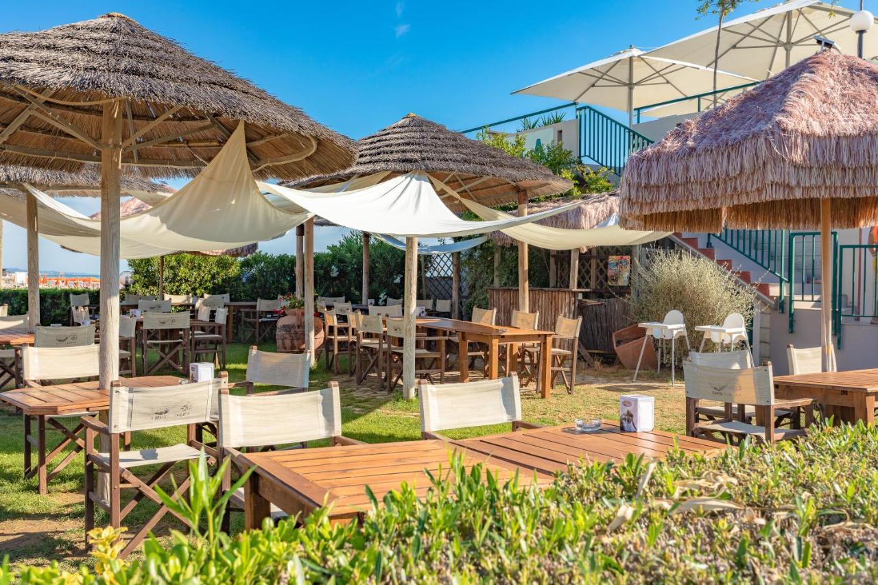 Case Vacanze Blue Bay Resort Roseto Degli Abruzzi Exterior foto