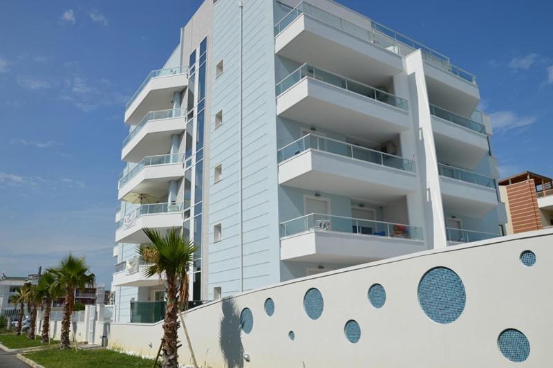 Case Vacanze Blue Bay Resort Roseto Degli Abruzzi Exterior foto