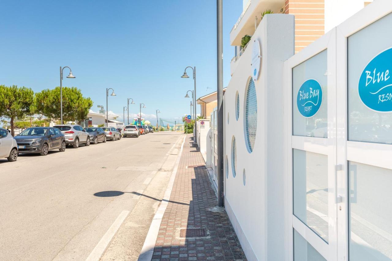 Case Vacanze Blue Bay Resort Roseto Degli Abruzzi Exterior foto