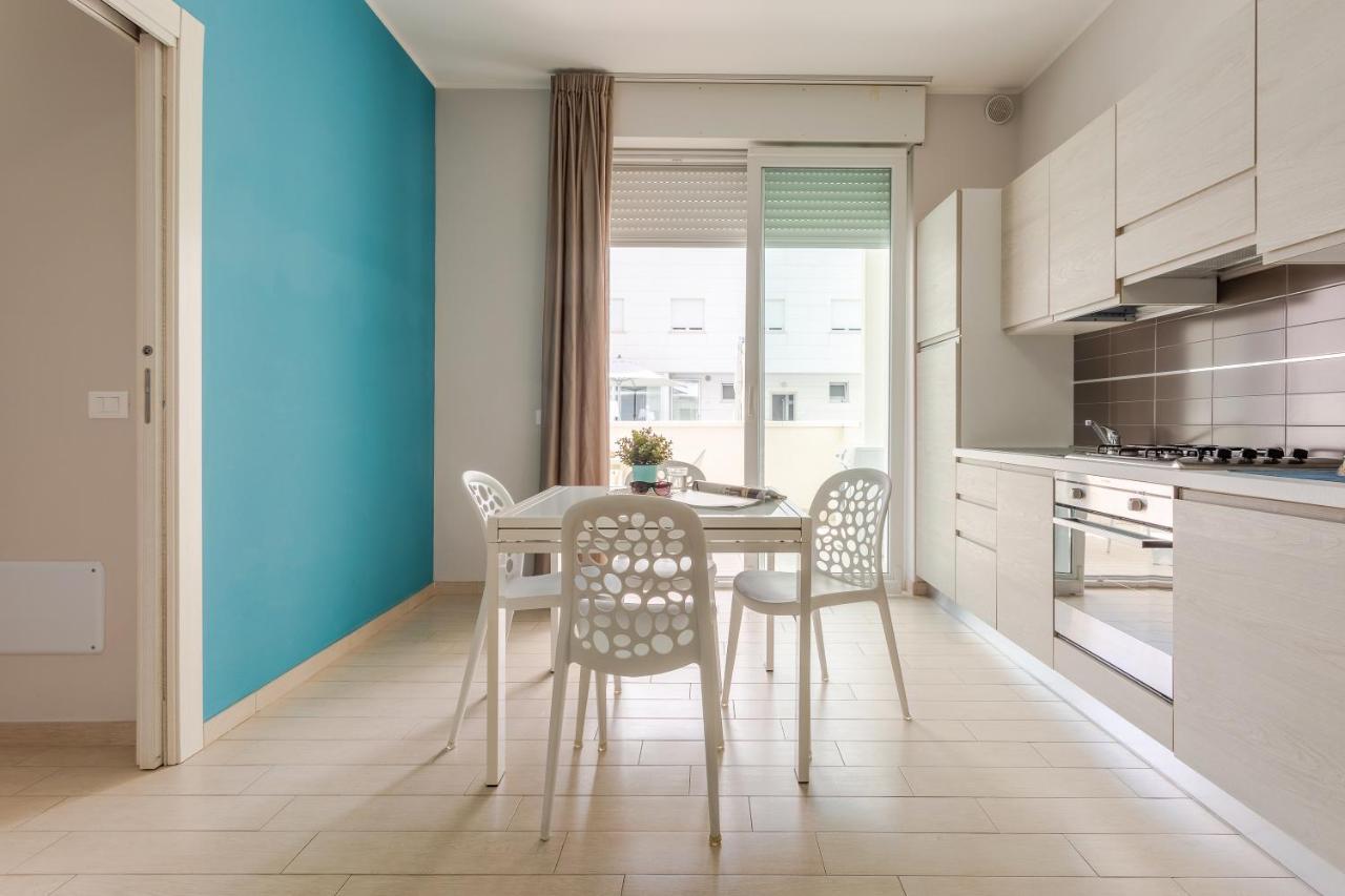 Case Vacanze Blue Bay Resort Roseto Degli Abruzzi Exterior foto