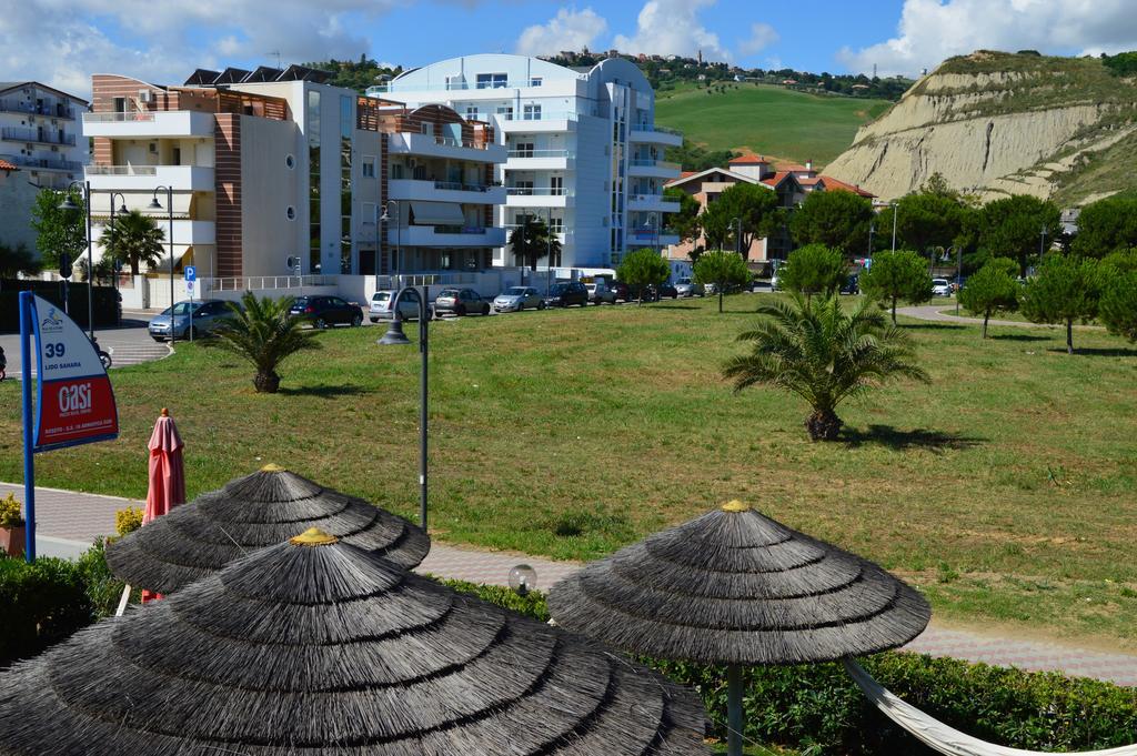 Case Vacanze Blue Bay Resort Roseto Degli Abruzzi Exterior foto
