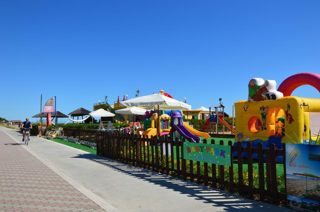 Case Vacanze Blue Bay Resort Roseto Degli Abruzzi Exterior foto
