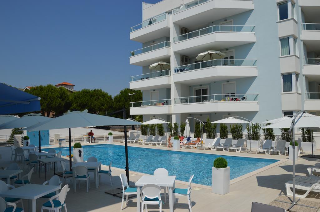 Case Vacanze Blue Bay Resort Roseto Degli Abruzzi Exterior foto