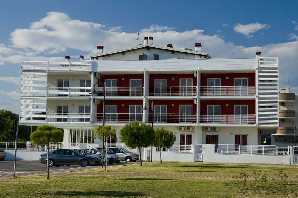 Case Vacanze Blue Bay Resort Roseto Degli Abruzzi Exterior foto