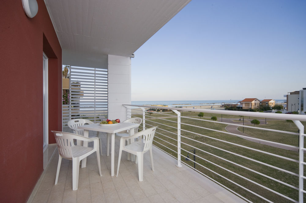 Case Vacanze Blue Bay Resort Roseto Degli Abruzzi Exterior foto