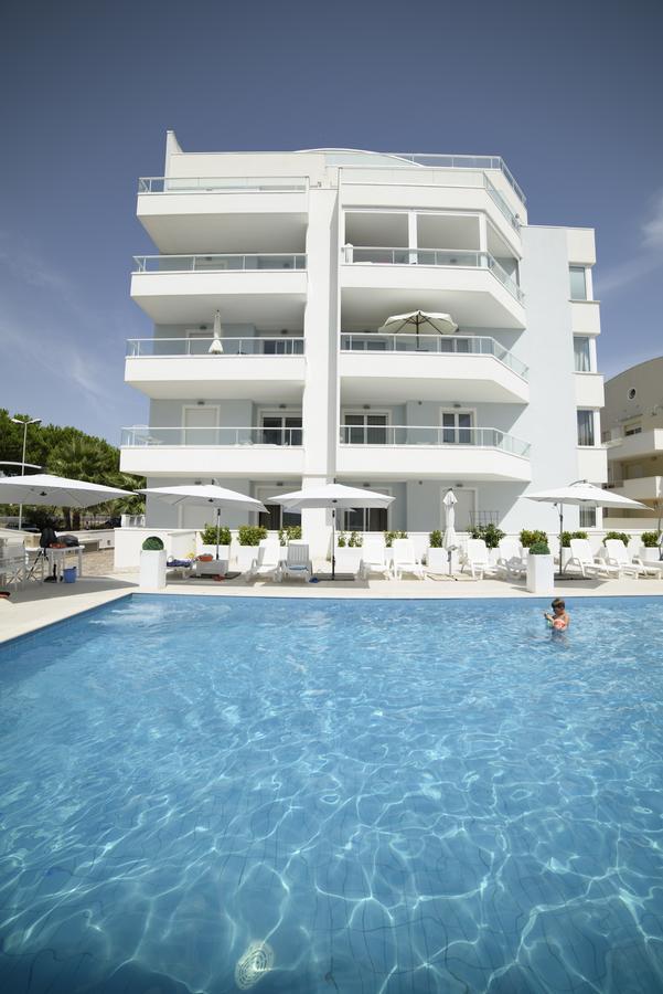 Case Vacanze Blue Bay Resort Roseto Degli Abruzzi Exterior foto
